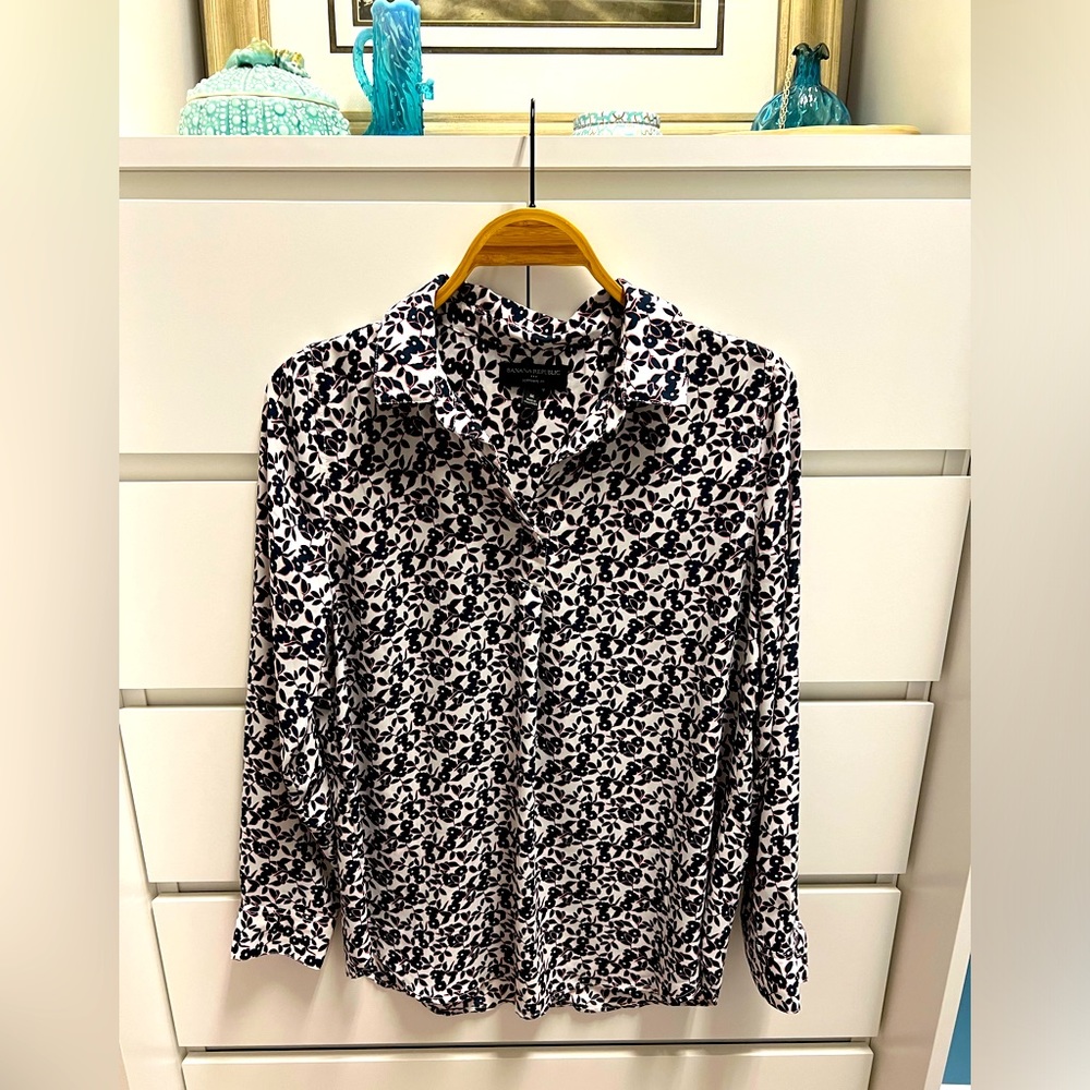 Banana Republic boyfriend fit shirt top blouse - Medium
